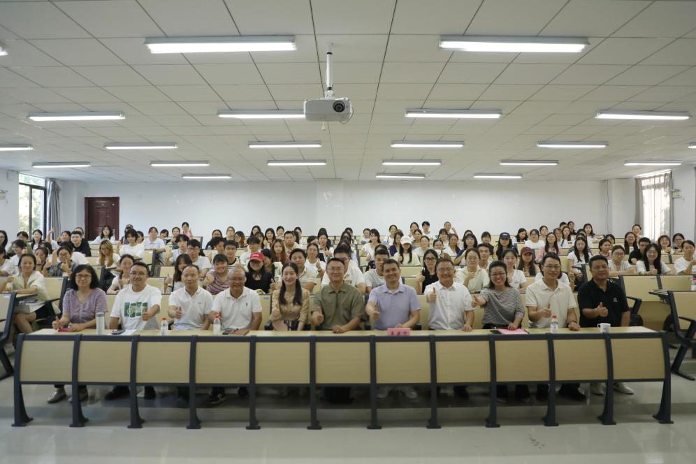 E:/2026年工作/2026.8.17文学院讲座/李建中/微信图片_20260822231228_47_32.jpg微信图片_20260822231228_47_32