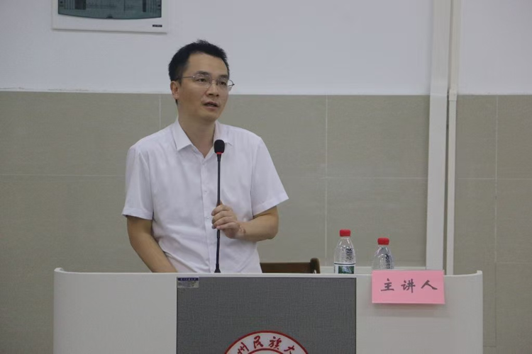 贵州日报王远柏主编回母校开讲：在文字里，打捞人间的星光